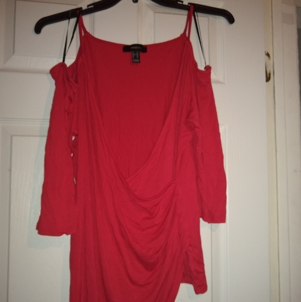 💥NWOT Cold Shoulder Top💥